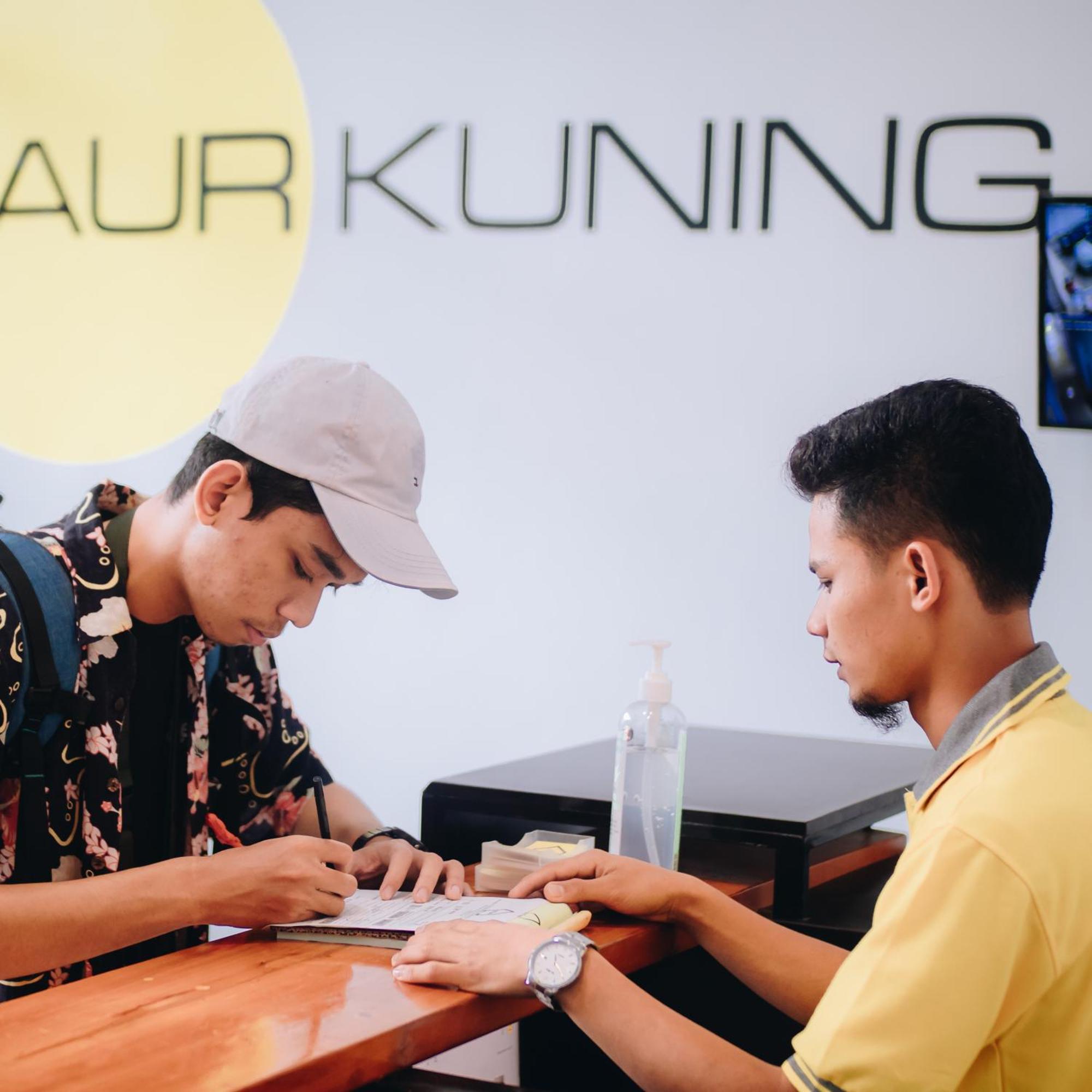 Aur Kuning Hostel Syariah Bukittinggi Exterior photo