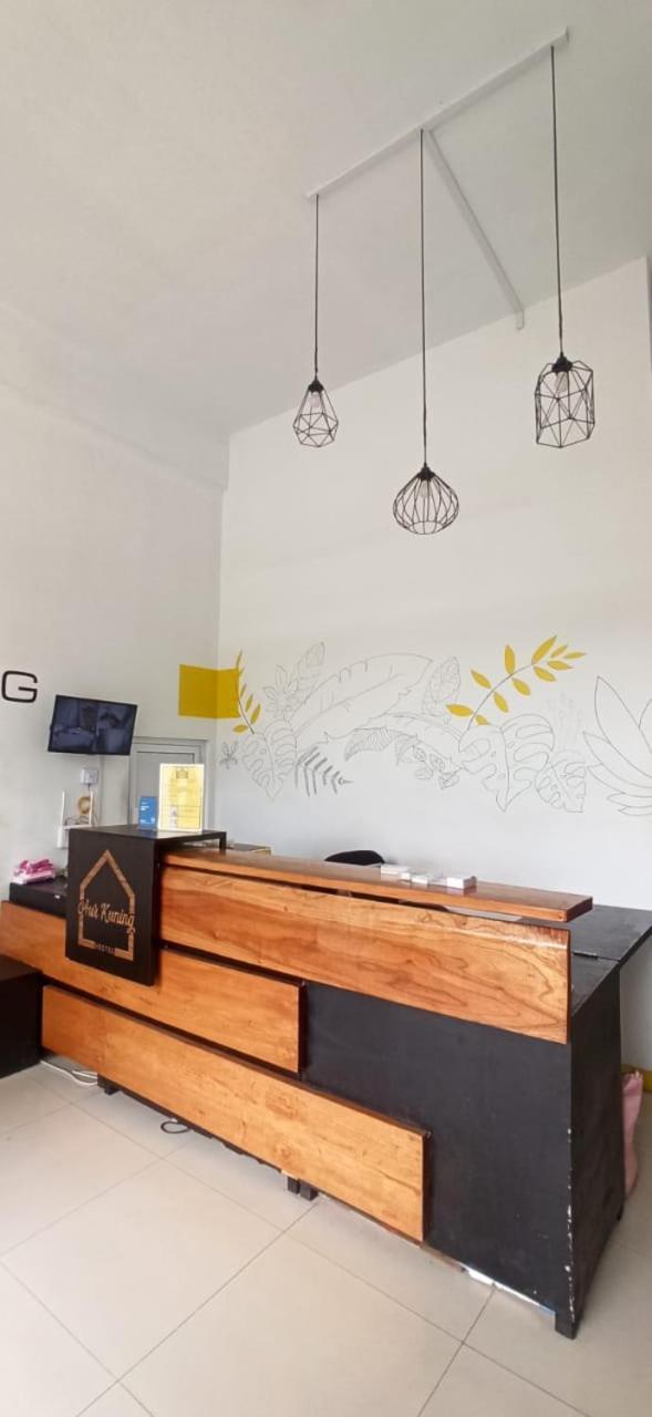 Aur Kuning Hostel Syariah Bukittinggi Exterior photo